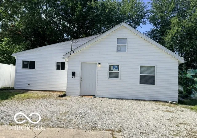 Homes for sale in Seymour, IN | 711 W Jackson St W, Seymour, IN 47274 | MLS# 22108453