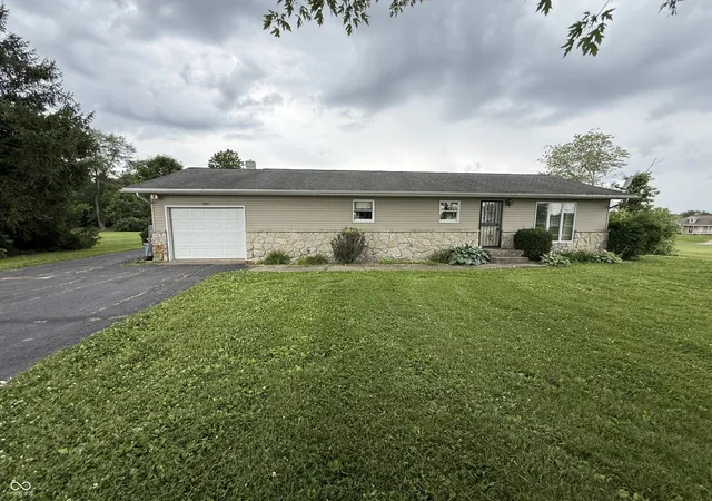 Homes for sale in Brazil, IN | 6161 N County Road 300 W, Brazil, IN 47834 | MLS# 22108524