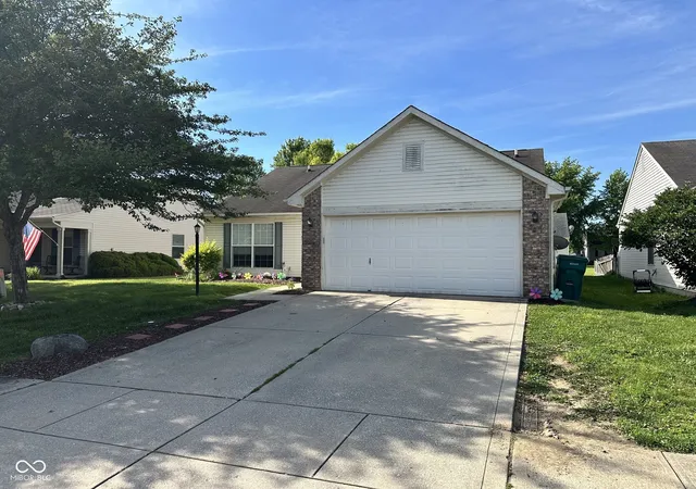 1st image of 721 Chestnut Ln, Brownsburg, IN 46112 | MLS# 22108548