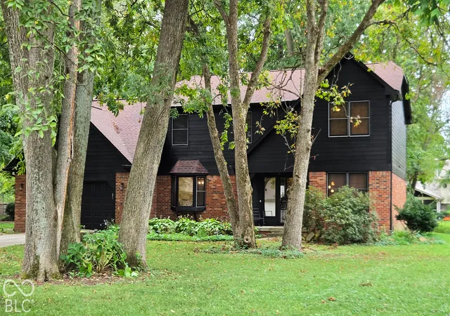 Photo 1 of Single family home for sale at 1914 S Hunters Ridge Ln, Greenwood, IN 46143 | MLS# 22108552 | Listing updated on 2026-09-30
