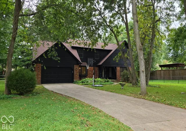 Photo 2 of Single family home for sale at 1914 S Hunters Ridge Ln, Greenwood, IN 46143 | MLS# 22108552 | Listing updated on 2026-09-30