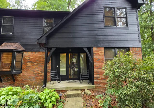 Photo 3 of Single family home for sale at 1914 S Hunters Ridge Ln, Greenwood, IN 46143 | MLS# 22108552 | Listing updated on 2026-09-30