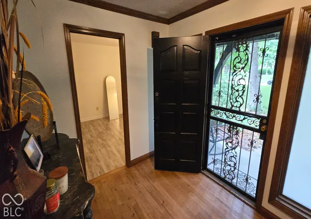 Photo 4 of Single family home for sale at 1914 S Hunters Ridge Ln, Greenwood, IN 46143 | MLS# 22108552 | Listing updated on 2026-09-30
