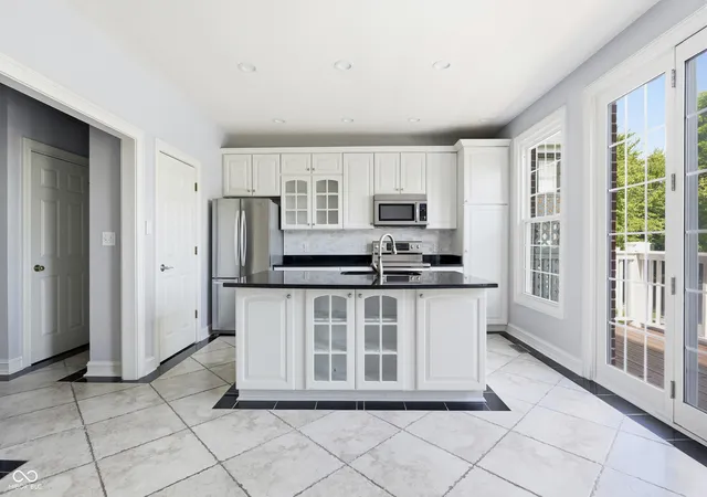 Photo 4 of Condo for sale at 4314 Heyward Pl, Indianapolis, IN 46250 | MLS# 22108554 | Listing updated on 2026-10-09