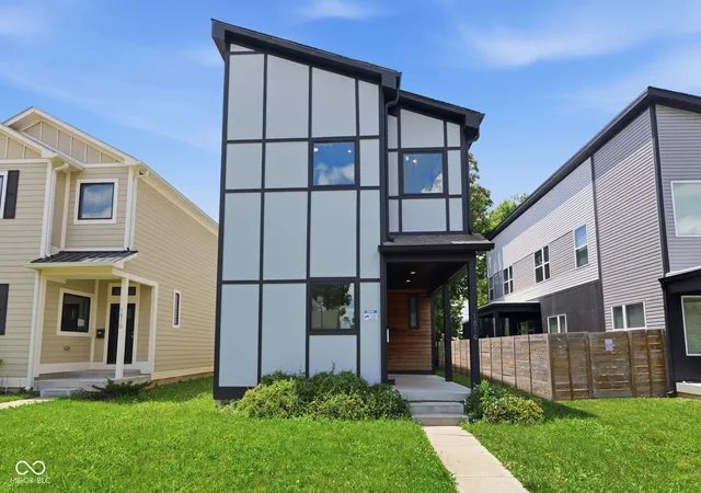 2nd image of 1814 Bellefontaine St, Indianapolis, IN 46202 | MLS# 22108565