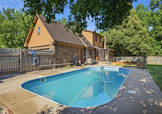 3rd image of 7608 W Mockingbird Ct, Fairland, IN 46126 | MLS# 22108572