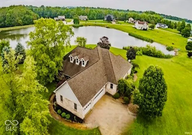 Single family home for sale at 1580 E Garnett Dr, Frankfort, IN 46041 | MLS# 22108580