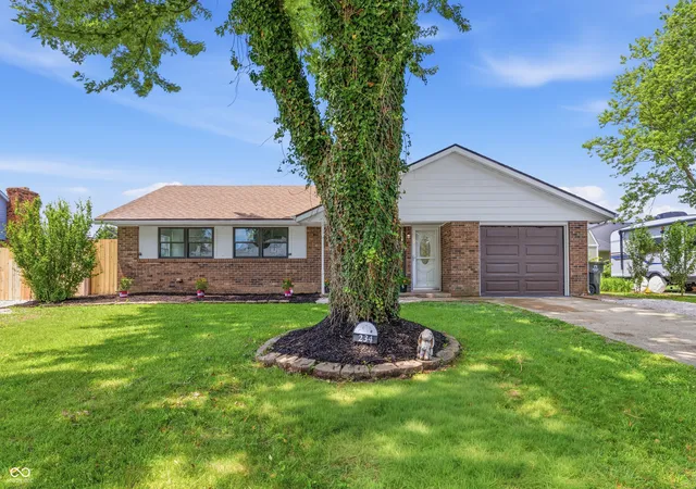 Homes for sale in Plainfield, IN | 234 Meadow Ln, Plainfield, IN 46168 | MLS# 22108583