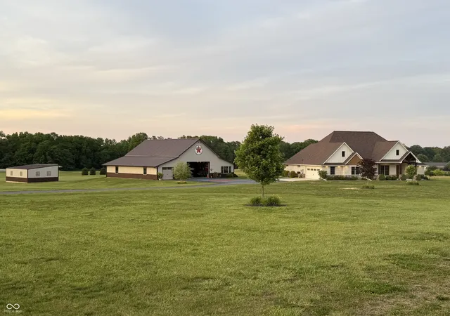 Homes for sale in Clayton, IN | 5973 Timber View Ln, Clayton, IN 46118 | MLS# 22108586