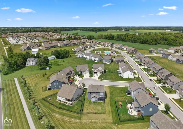 2nd image of 4956 S Canton Cir, New Palestine, IN 46163 | MLS# 22108599