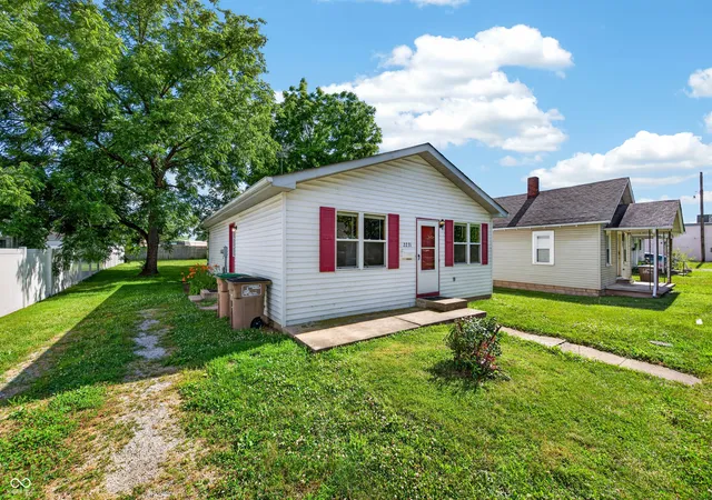 Photo 1 of Single family home for sale at 2231 Mapleton Ct, Columbus, IN 47201 | MLS# 22108659 | Listing updated on 2026-10-22