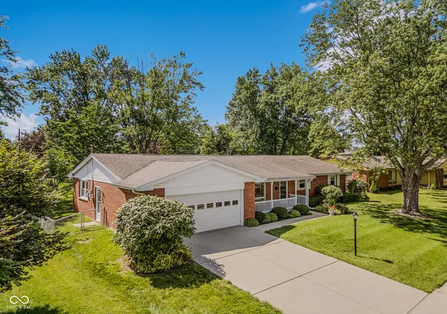 2nd image of 3142 Fairlawn Dr, Columbus, IN 47203 | MLS# 22108679