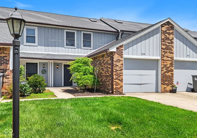 Homes for sale in Indianapolis, IN | 3114 Sandpiper South Dr, Indianapolis, IN 46268 | MLS# 22108700