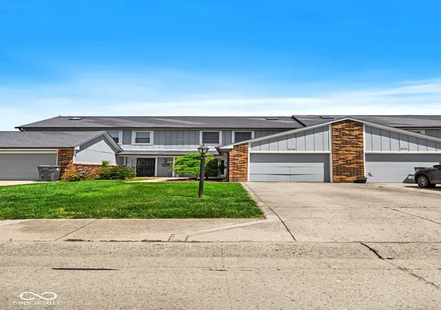 Homes for sale in Indianapolis, IN | 3114 Sandpiper South Dr, Indianapolis, IN 46268 | MLS# 22108700