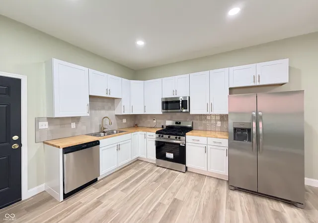 Photo 2 of Sale Pending at 17 E Caven St, Indianapolis, IN 46225 | MLS# 22108739 | Listing updated on 2026-09-23