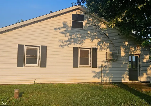Photo 3 of Single family home for sale at 4106 W 600 South, Shelbyville, IN 46176 | MLS# 22108768 | Listing updated on 2026-09-25