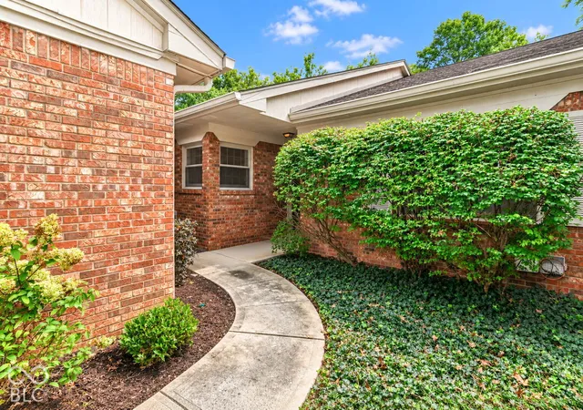 Photo 3 of Condo for sale at 5225 Whisperwood Ln, Indianapolis, IN 46226 | MLS# 22108804 | Listing updated on 2026-10-02