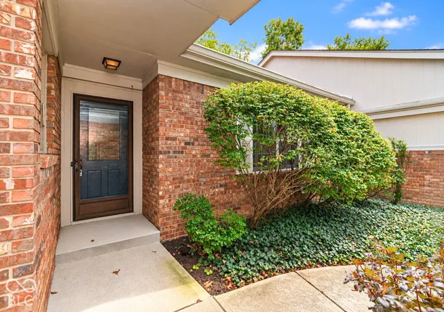 Photo 3 of Condo for sale at 5225 Whisperwood Ln, Indianapolis, IN 46226 | MLS# 22108804 | Listing updated on 2026-10-02
