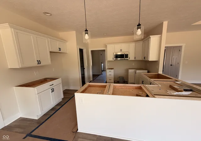 Photo 2 of Single family home for sale at 5 Pine Hills Ct, Crawfordsville, IN 47933 | MLS# 22108834 | Listing updated on 2026-08-31