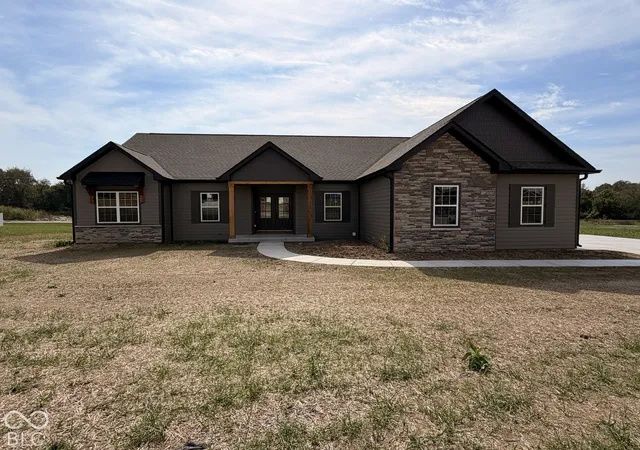Photo 1 of Single family home for sale at 5 Pine Hills Ct, Crawfordsville, IN 47933 | MLS# 22108834 | Listing updated on 2026-10-02