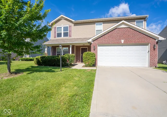 Photo 2 of Single family home for sale at 3714 Rinehall Dr, Indianapolis, IN 46235 | MLS# 22108842 | Listing updated on 2026-09-28