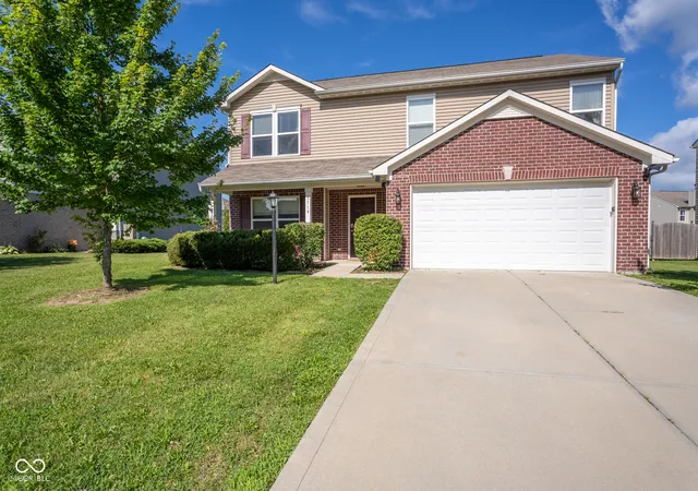 Photo 3 of Single family home for sale at 3714 Rinehall Dr, Indianapolis, IN 46235 | MLS# 22108842 | Listing updated on 2026-09-28