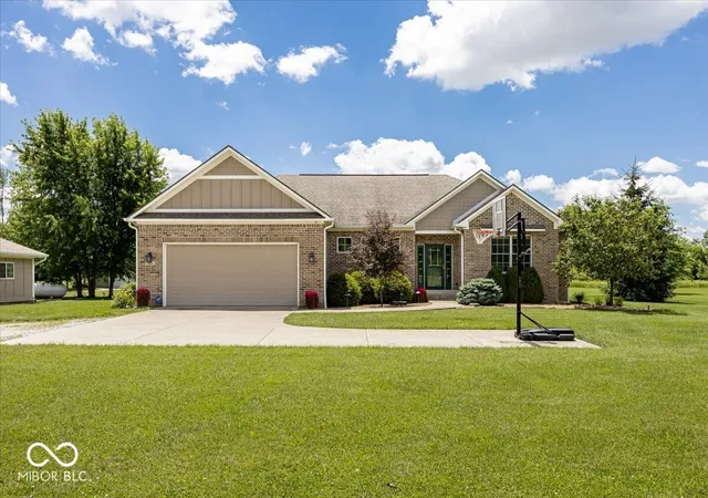 Homes for sale in Sheridan, IN | 603 W 216th St, Sheridan, IN 46069 | MLS# 22108874