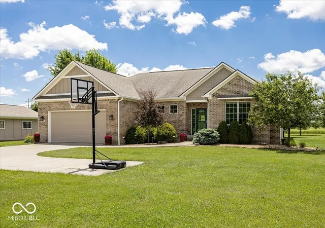 Homes for sale in Sheridan, IN | 603 W 216Th St, Sheridan, IN 46069 | MLS# 22108874