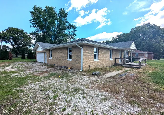 Photo 3 of Single family home for sale at 674 W 300 North, Anderson, IN 46011 | MLS# 22108875 | Listing updated on 2026-08-03