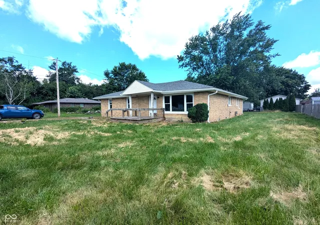 Photo 3 of Single family home for sale at 674 W 300 North, Anderson, IN 46011 | MLS# 22108875 | Listing updated on 2026-08-03