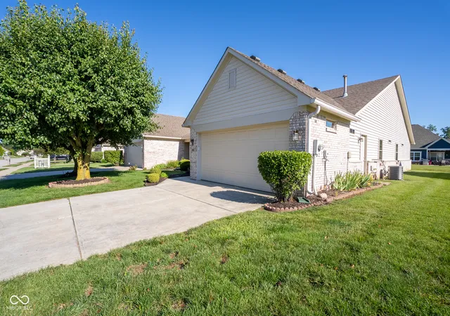 Photo 4 of Condo for sale at 1698 Fairfield Cir, Greenfield, IN 46140 | MLS# 22108892 | Listing updated on 2026-10-03