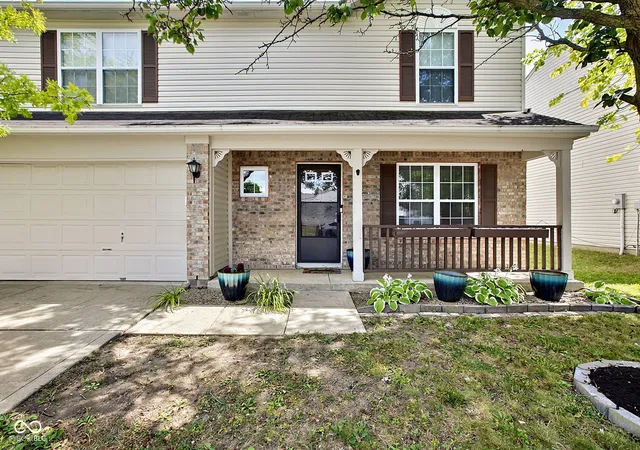 Photo 3 of Sale Pending at 9793 Trail Dr, Avon, IN 46123 | MLS# 22108899 | Listing updated on 2026-09-08