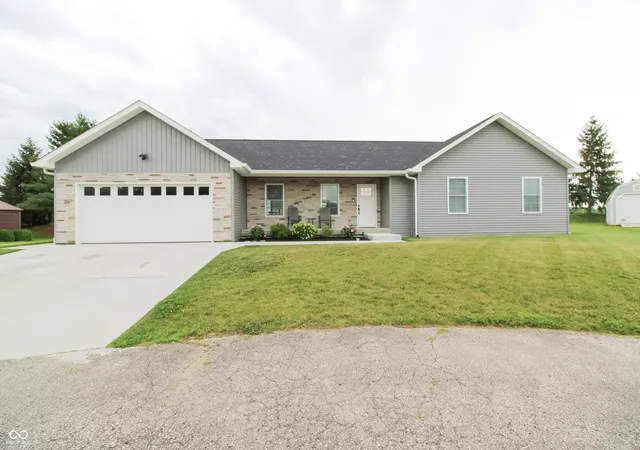 Homes for sale in North Vernon, IN | 615 Sullivan Ct, North Vernon, IN 47265 | MLS# 22108999