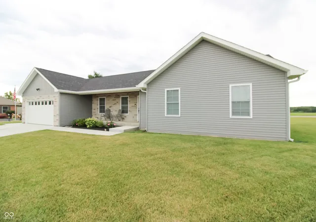 Homes for sale in North Vernon, IN | 615 Sullivan Ct, North Vernon, IN 47265 | MLS# 22108999