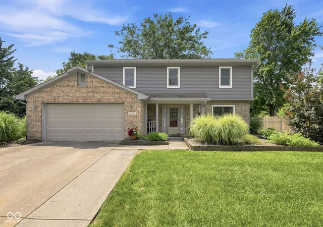 Photo 2 of Sale Pending at 15017 Horseshoe Dr, Carmel, IN 46033 | MLS# 22109000 | Listing updated on 2026-09-21