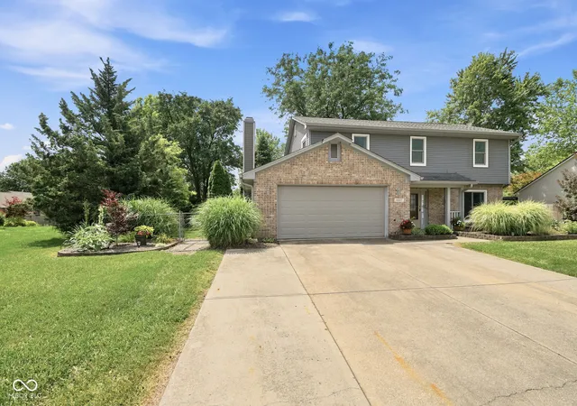 Photo 3 of Sale Pending at 15017 Horseshoe Dr, Carmel, IN 46033 | MLS# 22109000 | Listing updated on 2026-09-21