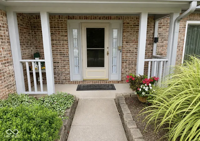 Photo 3 of Sale Pending at 15017 Horseshoe Dr, Carmel, IN 46033 | MLS# 22109000 | Listing updated on 2026-09-21
