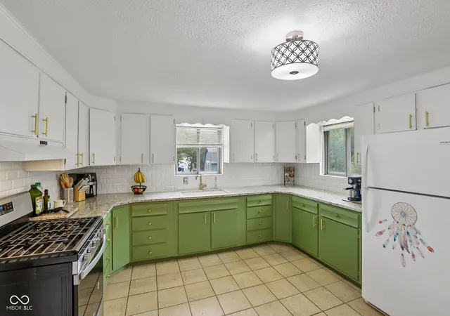 Photo 4 of Sale Pending at 5231 W Edwards Ave, Indianapolis, IN 46221 | MLS# 22109034 | Listing updated on 2026-08-15