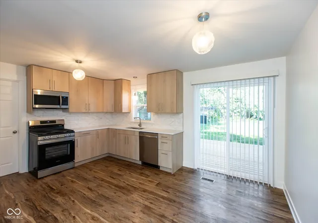 Photo 4 of Single family home for sale at 1074 S Avon Ave, Avon, IN 46123 | MLS# 22109054 | Listing updated on 2026-10-06