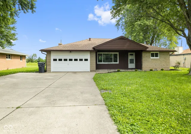 1st image of 724 Hillside Dr, Anderson, IN 46011 | MLS# 22109082