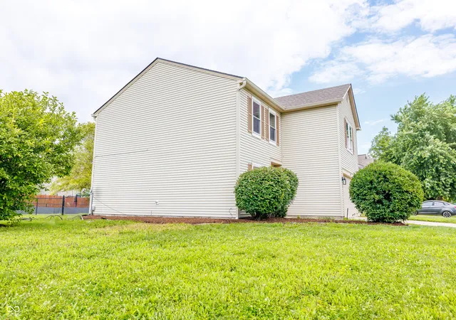 Photo 4 of Single family home for sale at 5606 N Plymouth Ct, Mc Cordsville, IN 46055 | MLS# 22109089 | Listing updated on 2026-10-09