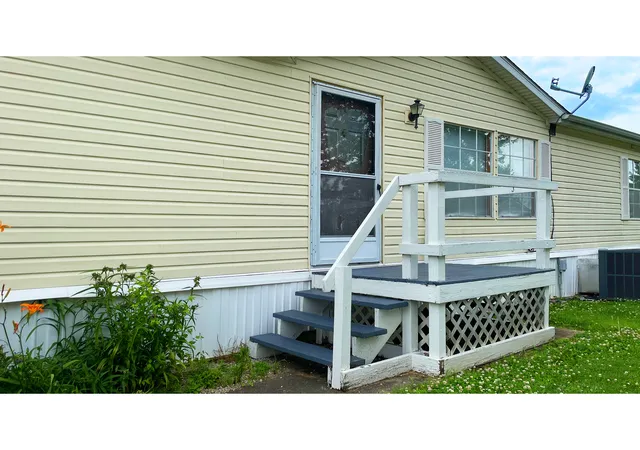 Photo 2 of Manufactured home for sale at Lot 135 911 Hale Rd, Shelbyville, IN 46176 | MLS# 22109103 | Listing updated on 2026-09-13