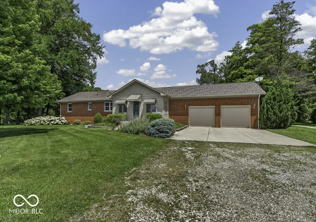 Homes for sale in Whiteland, IN | 3562 E 600 N, Whiteland, IN 46184 | MLS# 22109110
