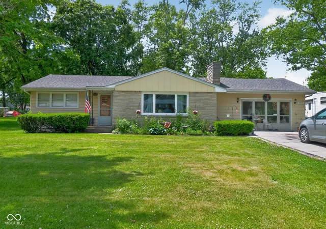 Homes for sale in Merrillville, IN | 5410 Marcella Rd, Merrillville, IN 46410 | MLS# 22109120