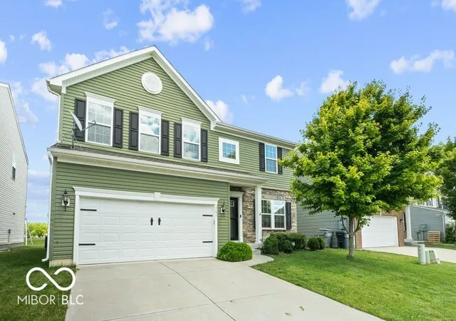3rd image of 761 Reunion Ln, Greenwood, IN 46143 | MLS# 22109123