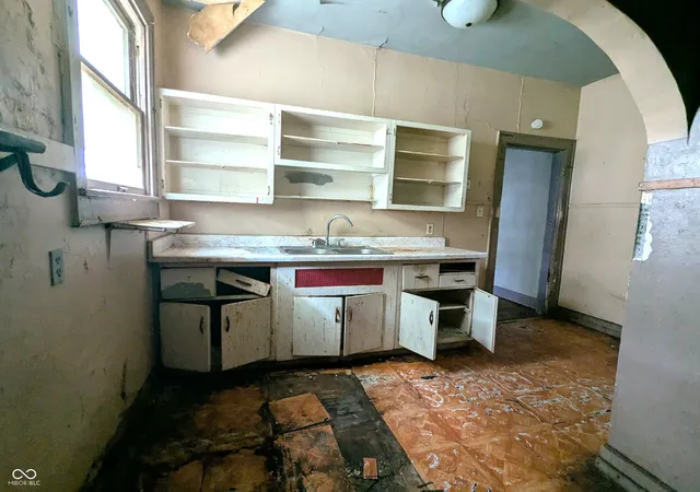 Photo 3 of Sale Pending at 48 S Ewing St, Indianapolis, IN 46201 | MLS# 22109134 | Listing updated on 2026-09-14