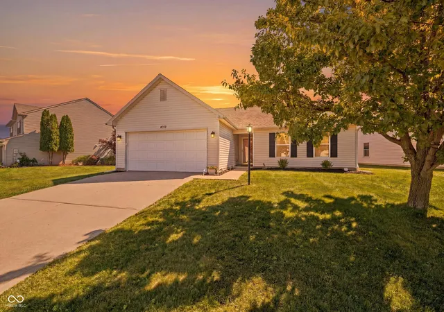 Homes for sale in Kokomo, IN | 4032 Springmill Dr, Kokomo, IN 46902 | MLS# 22109225