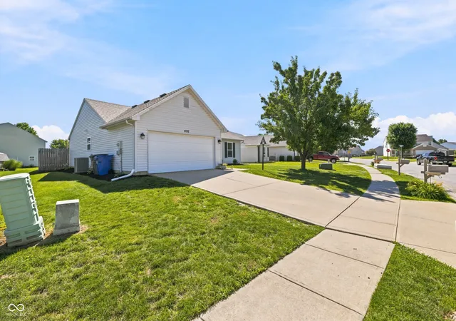 Homes for sale in Kokomo, IN | 4032 Springmill Dr, Kokomo, IN 46902 | MLS# 22109225