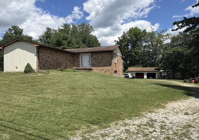 Homes for sale in Seymour, IN | 8137 N Us Hwy 31, Seymour, IN 47274 | MLS# 22109242