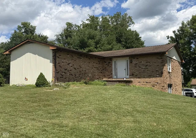 Homes for sale in Seymour, IN | 8137 N Us Hwy 31, Seymour, IN 47274 | MLS# 22109242
